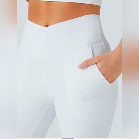HALARA White Leggings Sleek Stretchy Design Crossover With Pockets. New. XS - Picture 4 of 11